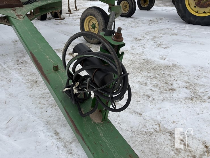 john-deere-2210-image-3
