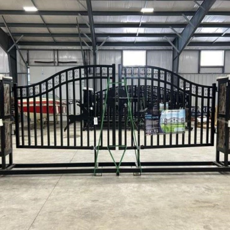 UNUSED (1) Set Of 20 Ft Iron Gate