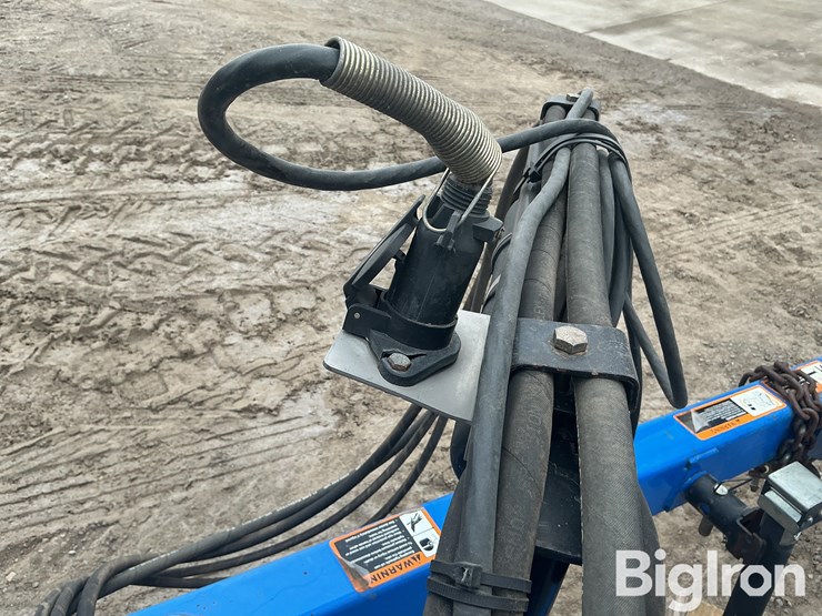 new-holland-st250-image-11