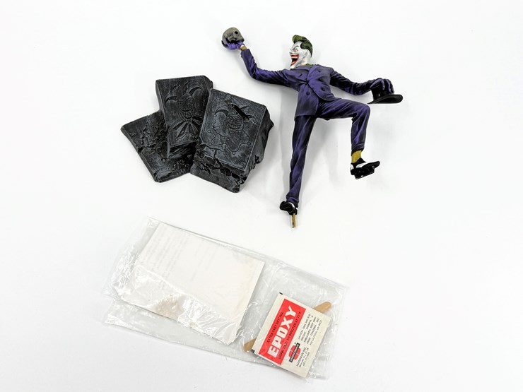 #1058-•-joker-limited-edition-dc-statue-image-12