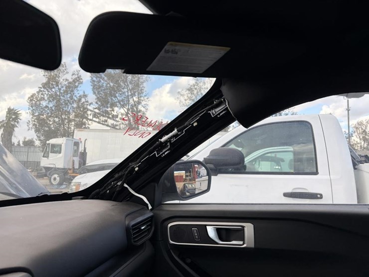 2022-ford-explorer-image-19