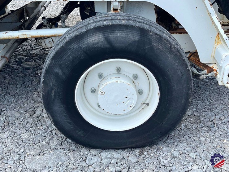 roadtec-cb100-sweeper-conveyor-image-13