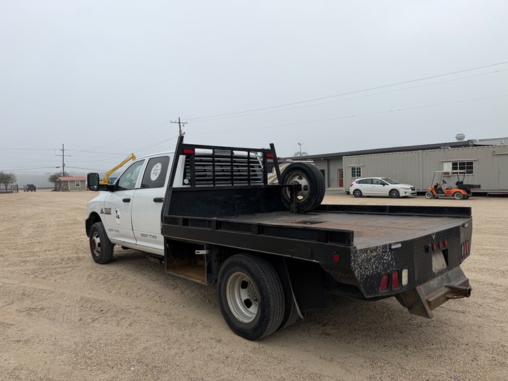 2015-dodge-ram-3500-image-6