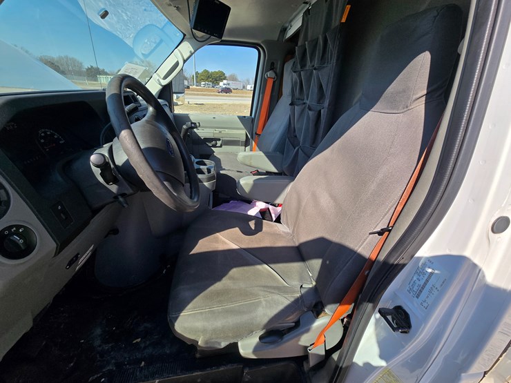 2019-ford-e450-image-27