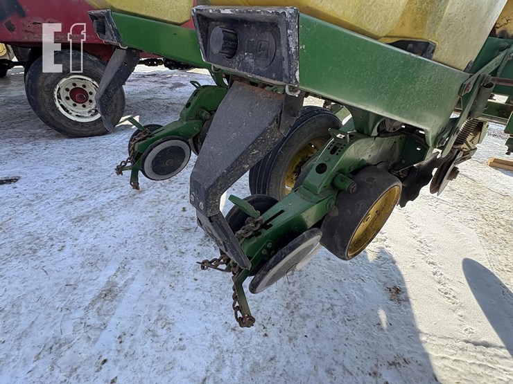 john-deere-7200-image-11