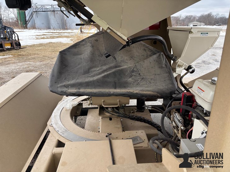 2023-unverferth-410xl-4-box-seed-tender-image-16