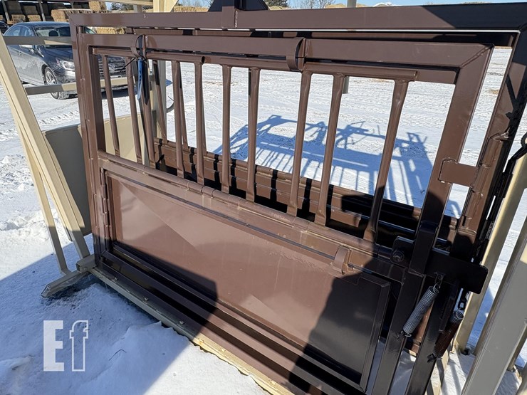 c&b-farm-+-outdoors-cattle-chute-10-image-5