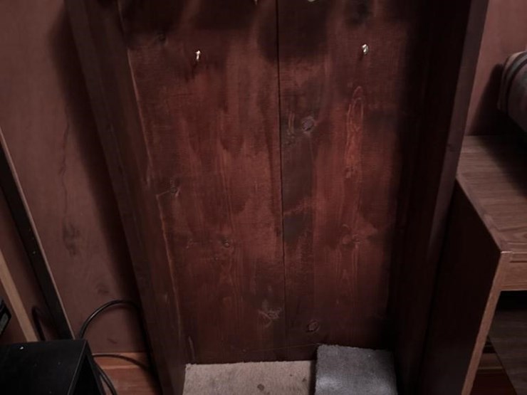 gun-stand-&-rolling-cabinet-image-4