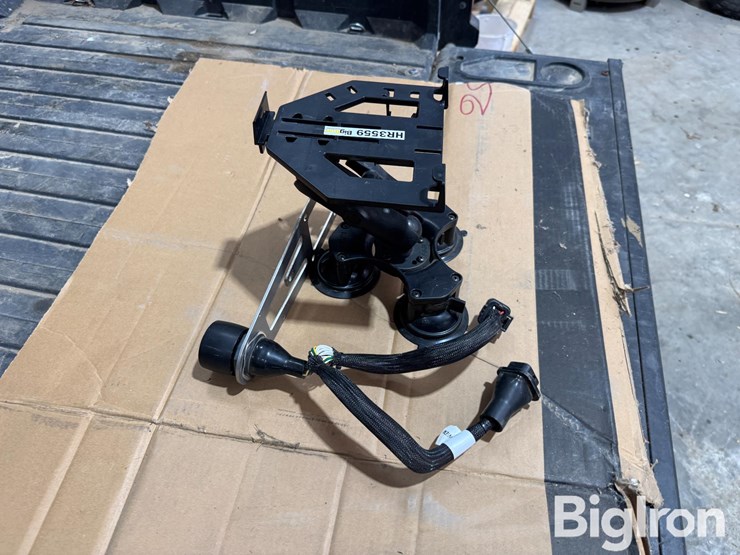 i-pad-guidance-bracket-&-antenna-image-4