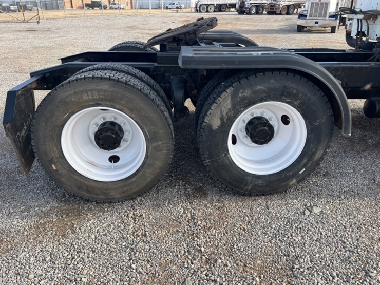 2007-freightliner-columbia-120-image-13