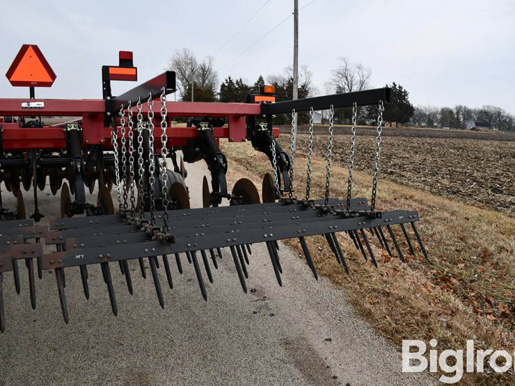 case-ih-870-ecolo-tiger-7-shank-disk-ripper-image-20