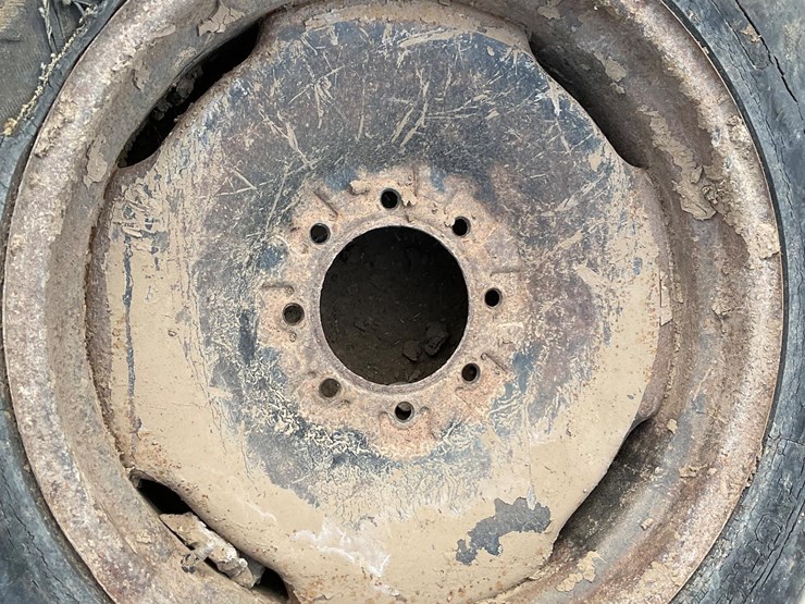 11-24.5-tires-image-16