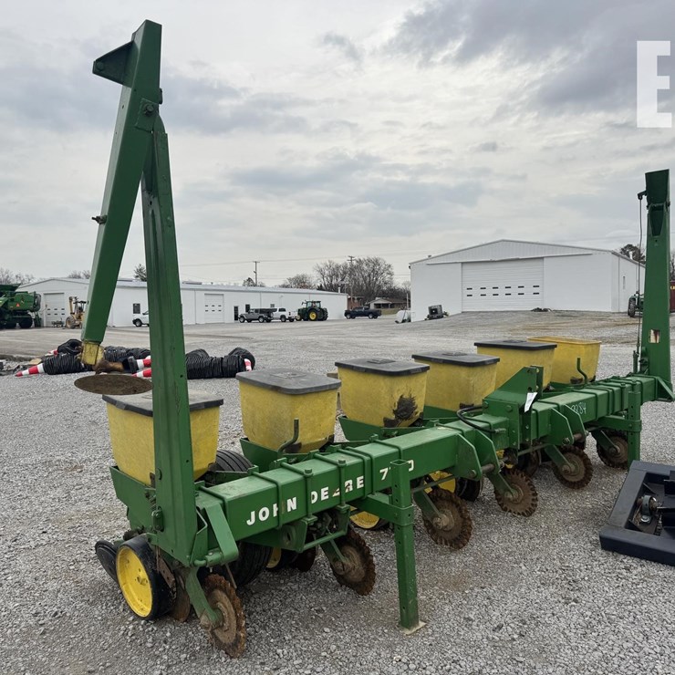 JOHN DEERE 7100