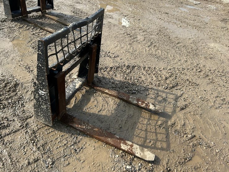 38”-skid-steer-pallet-forks-image-1