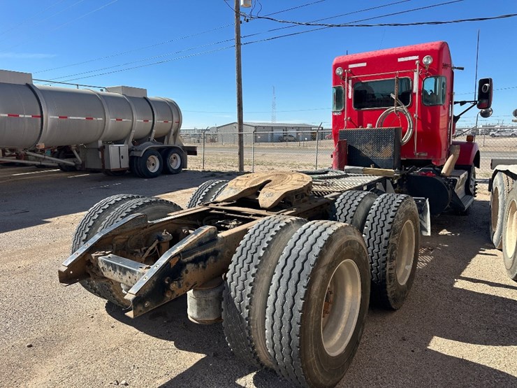 2012-kenworth-t800-image-4