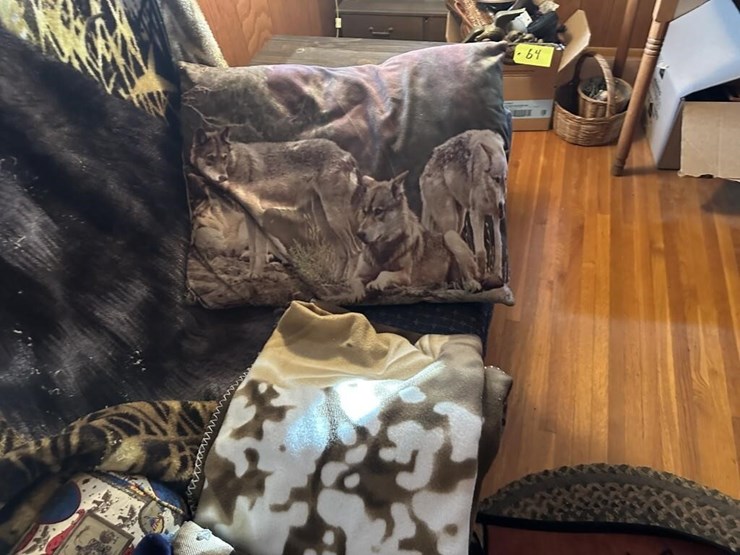 rustic-hunting-blankets-&-pillows-image-8