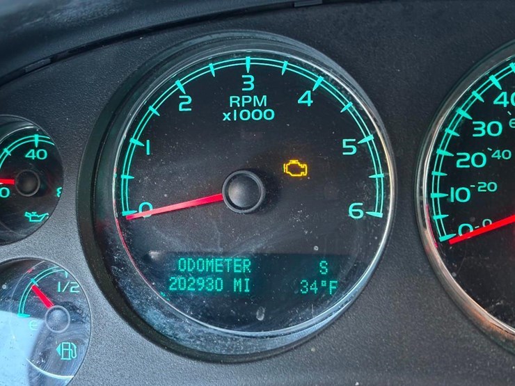 2009-chevrolet-suburban-image-40