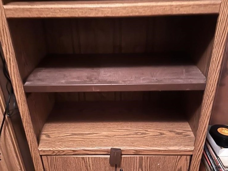 wooden-bookshelf-&-radio-image-2