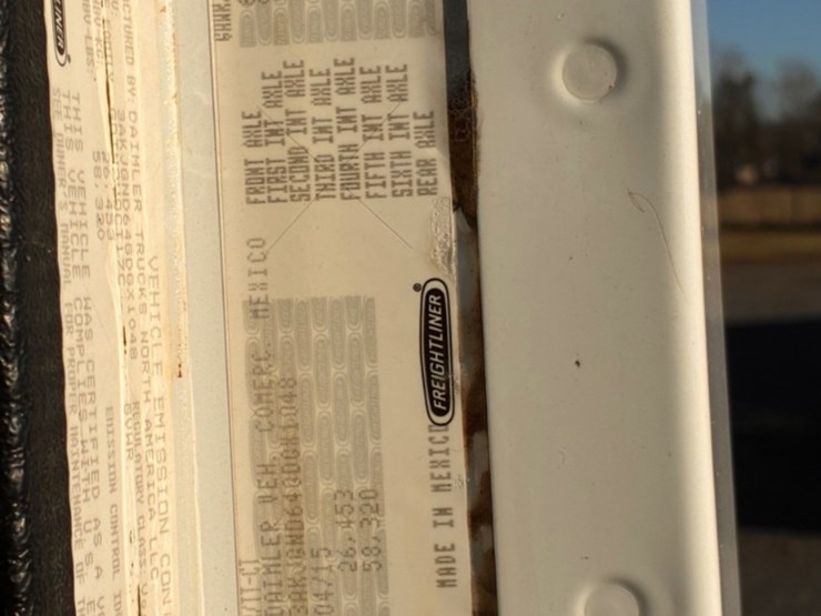 2016-freightliner-coronado-122-sd-image-18