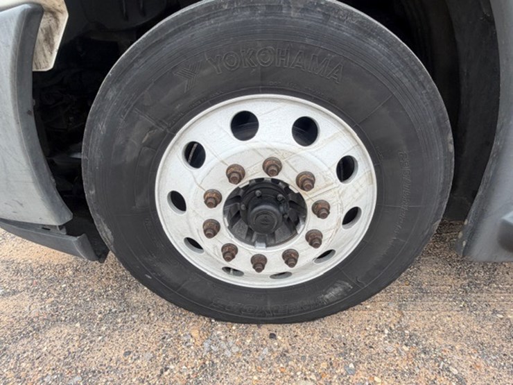 #226-•-2018-freightliner-cascadia-image-19