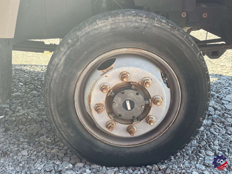 2007-gmc-c5500-flatbed-truck-image-11