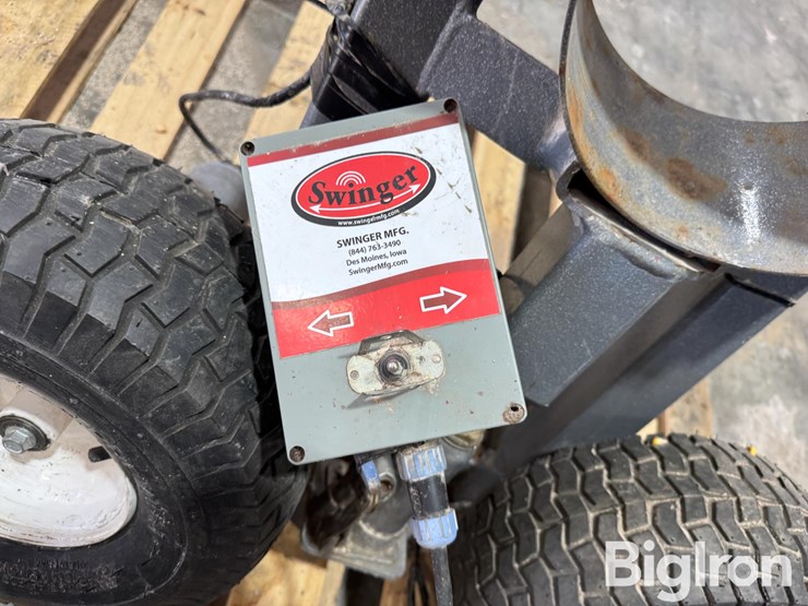 swinger-gen-ii-remote-controlled-swing-hopper-mover-auger-hopper-assist-image-16