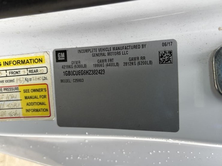 2017-chevrolet-2500-image-16