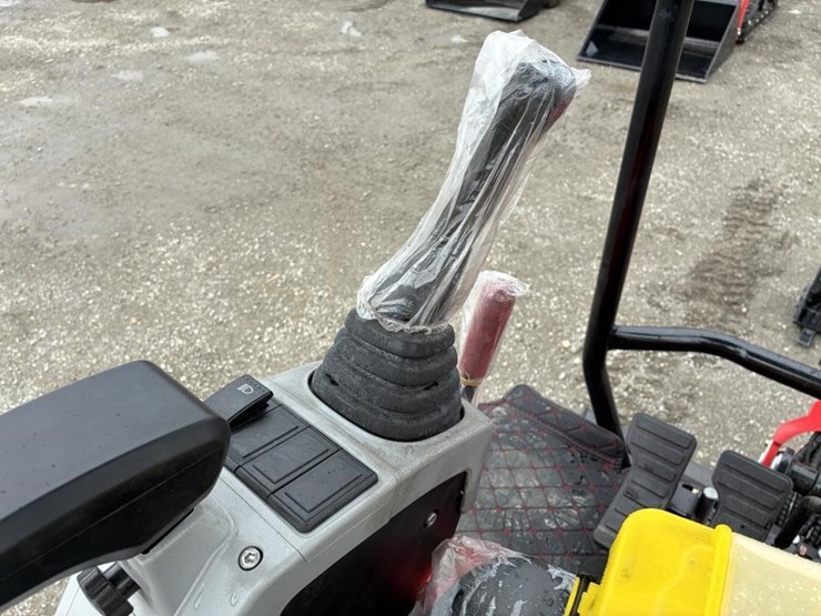 2026-vicsec-hydraulic-excavator-image-16