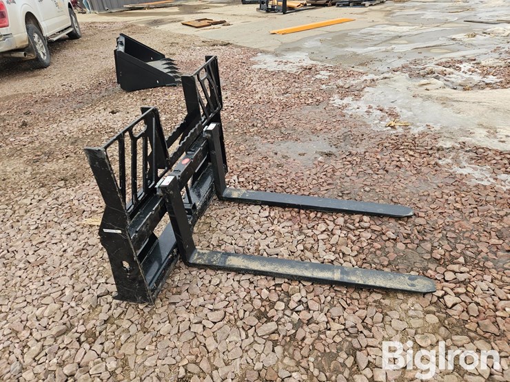 walk-through-pallet-fork-skid-steer-attachment-image-2