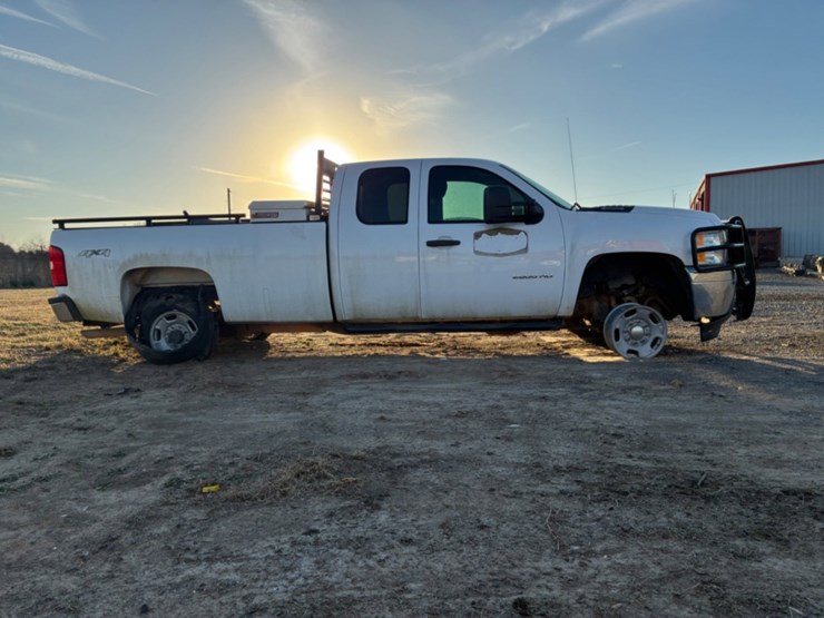 2013-chevrolet-2500-image-4