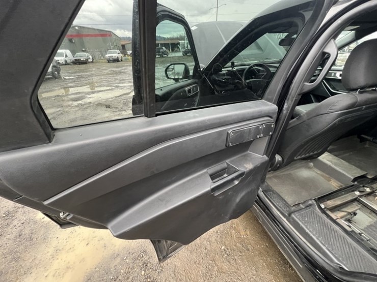 2019-ford-explorer-image-24