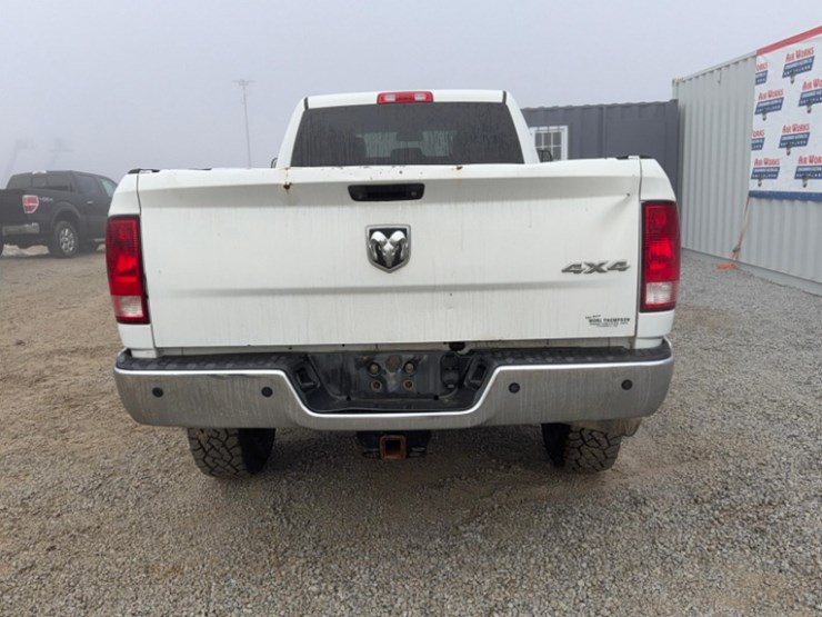 2015-dodge-2500-image-2