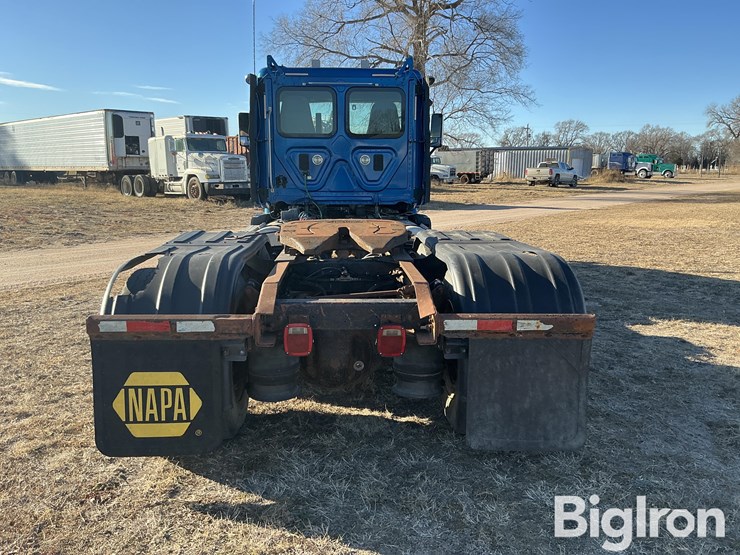 2011-freightliner-cascadia-125-image-6