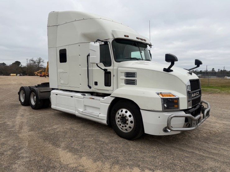 #227-•-2020-mack-anthem-image-2