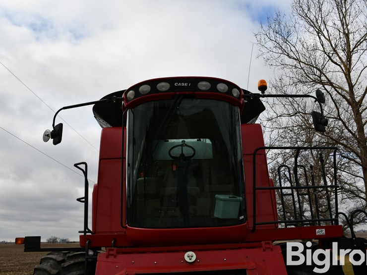 2011-case-ih-6088-image-10