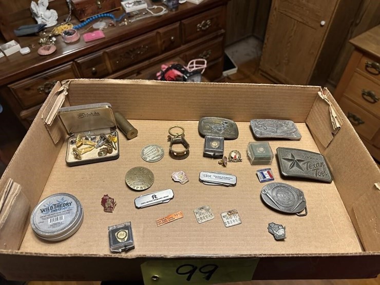 vintage-belt-buckles-&-pins-image-1