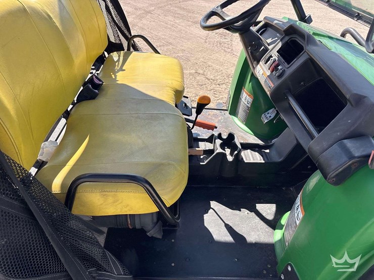 2020-john-deere-gator-hpx615e-image-10