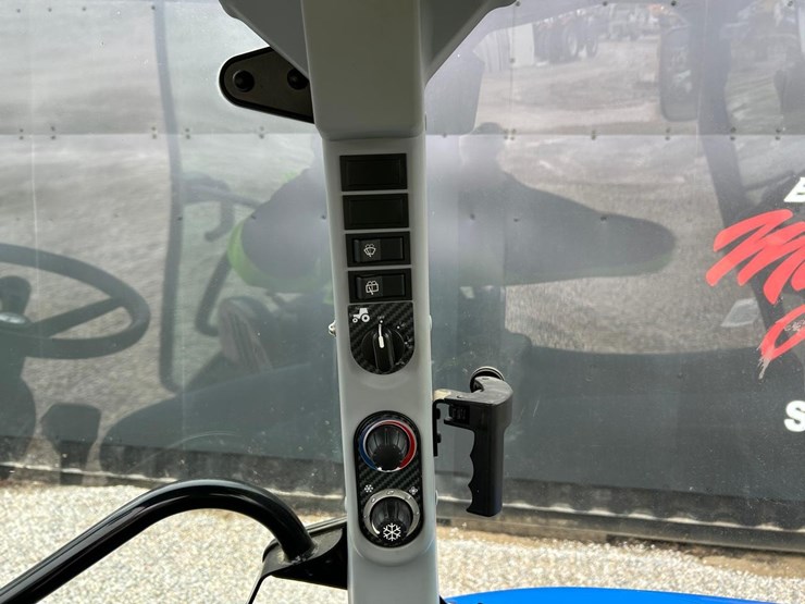 new-holland-powerstar-75-image-22