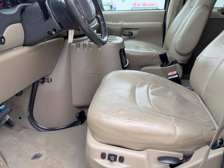 2003-ford-e350-image-15