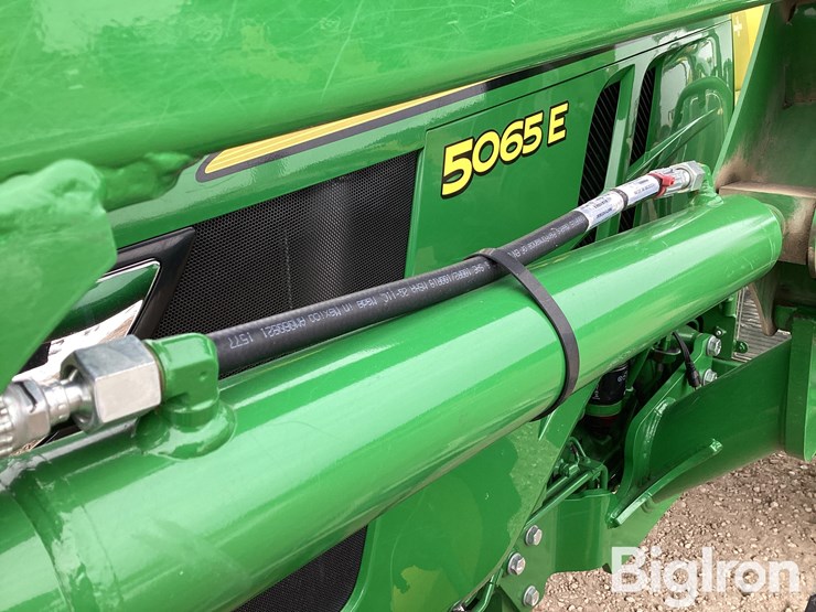 2020-john-deere-5065e-image-12