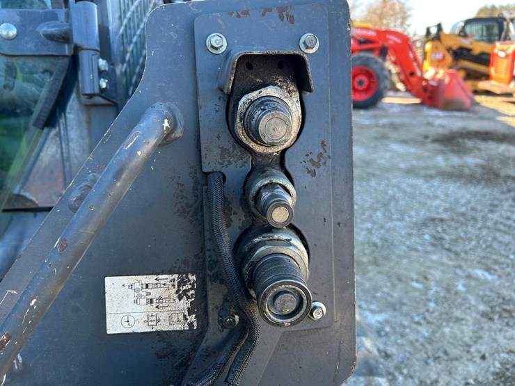 2015-deere-323e-image-11