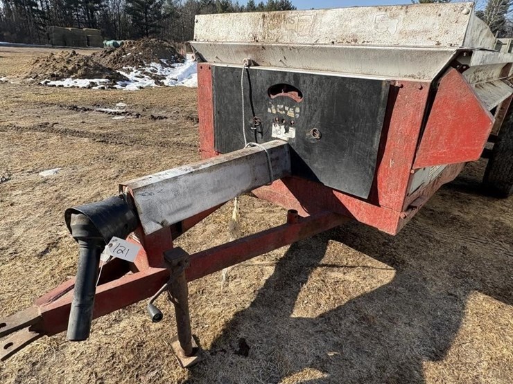 h&s-model-175-manure-spreader-image-2