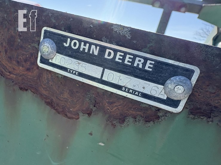 john-deere-235-image-10