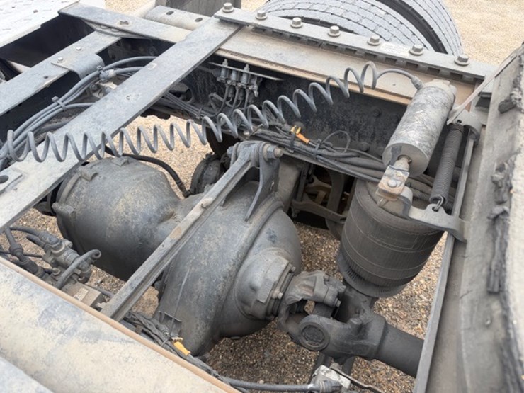 #227-•-2020-mack-anthem-image-16