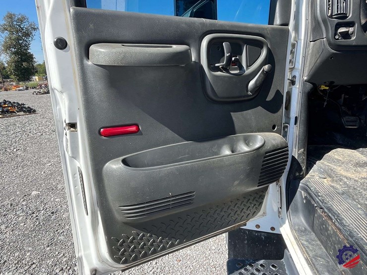 2007-gmc-c5500-flatbed-truck-image-68