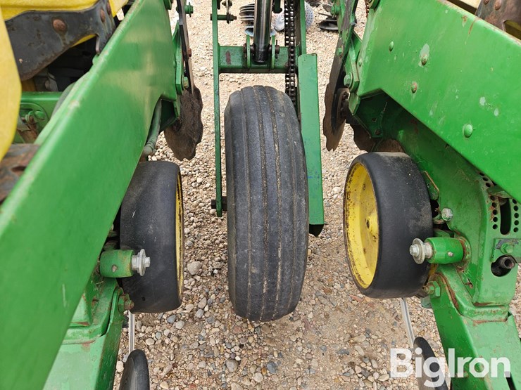 john-deere-7200-image-10