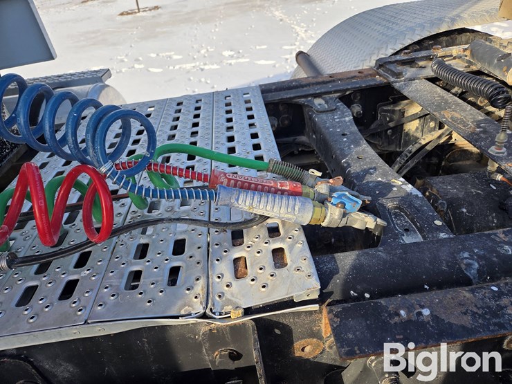 2004-sterling-at9500-image-14