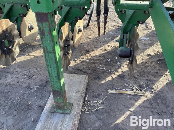 14r20"-dry-fertlilizer-applicator-image-10