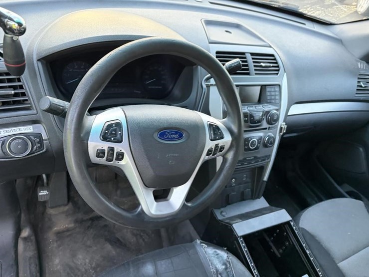 2015-ford-explorer-image-14