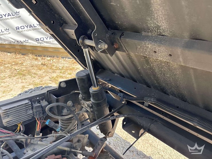 2020-john-deere-gator-hpx615e-image-5